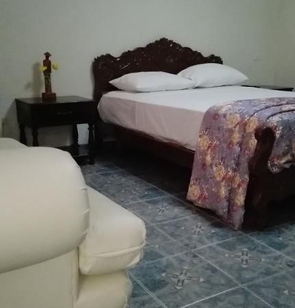 Bed and Breakfast Residencial El Sol De Los Pinos Trujillo Exterior foto