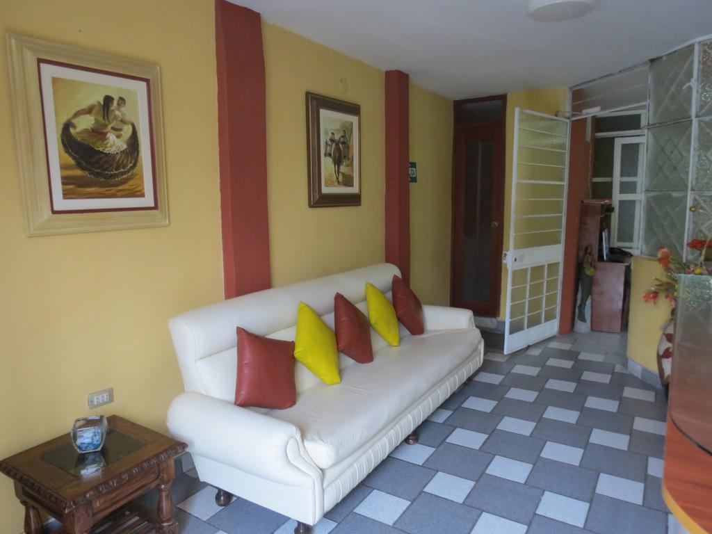 Bed and Breakfast Residencial El Sol De Los Pinos Trujillo Exterior foto